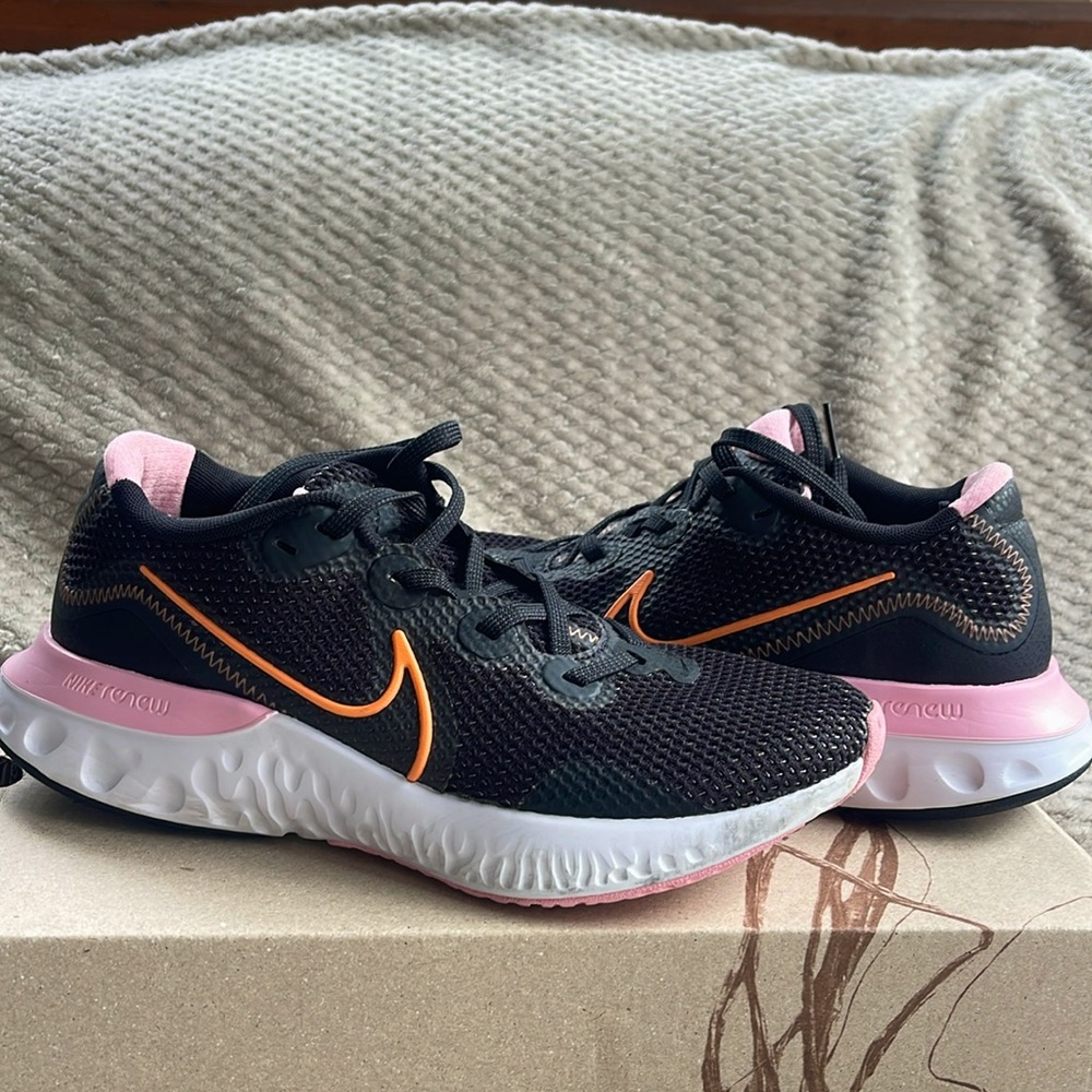 Nike renew running sneakers